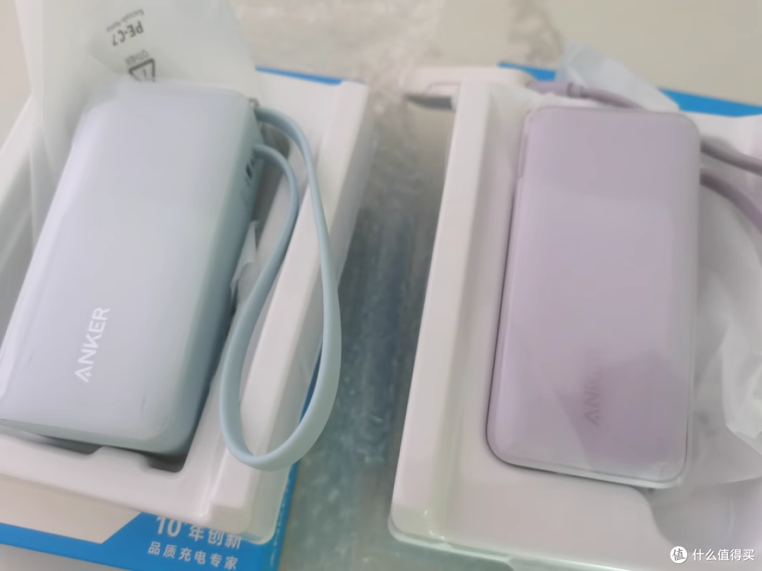 Anker 三合一充电宝：小身材藏着大能量！​