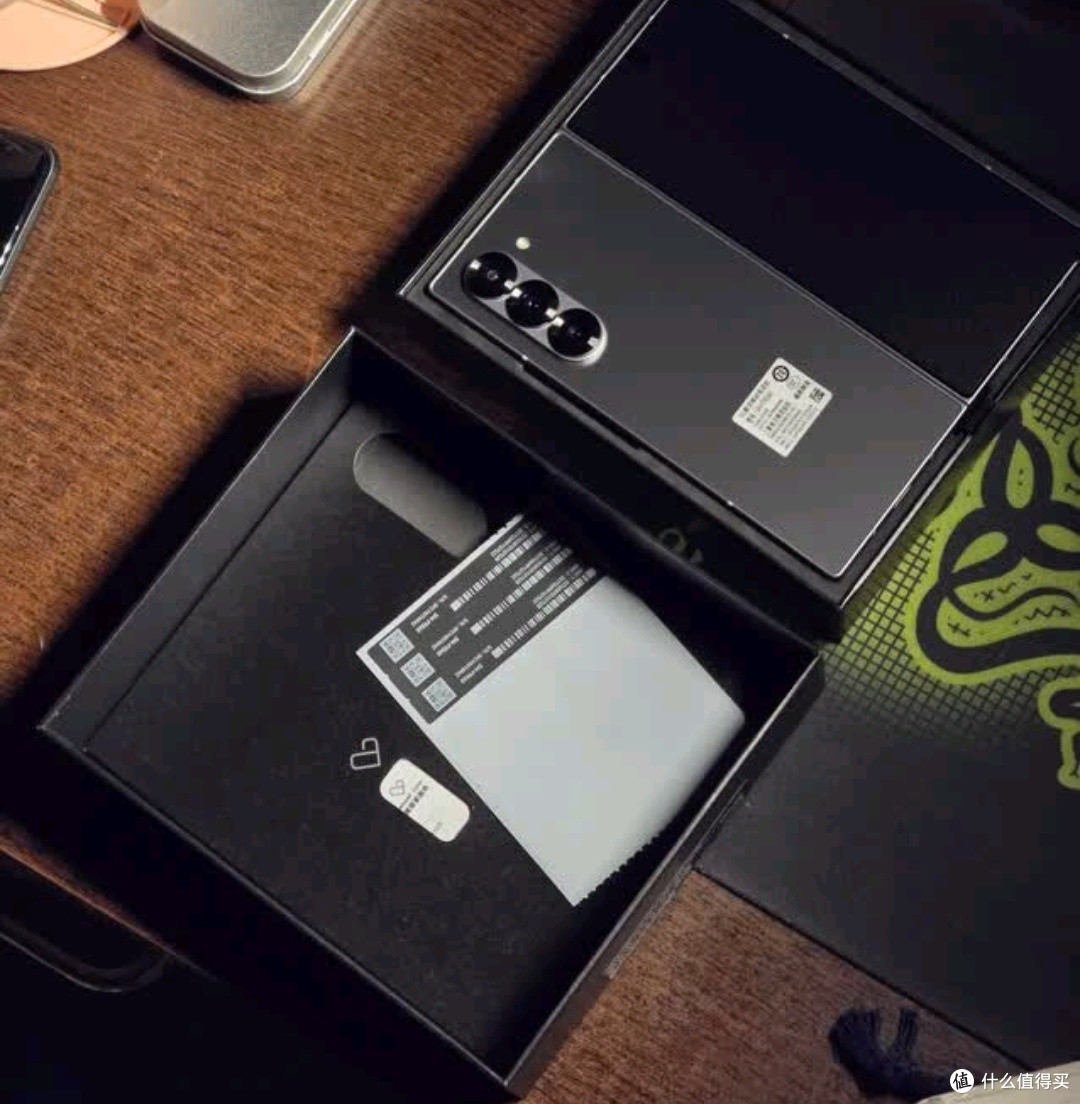 三星Samsung Galaxy Z Fold6 大屏AI手机 超轻薄折叠屏手机 