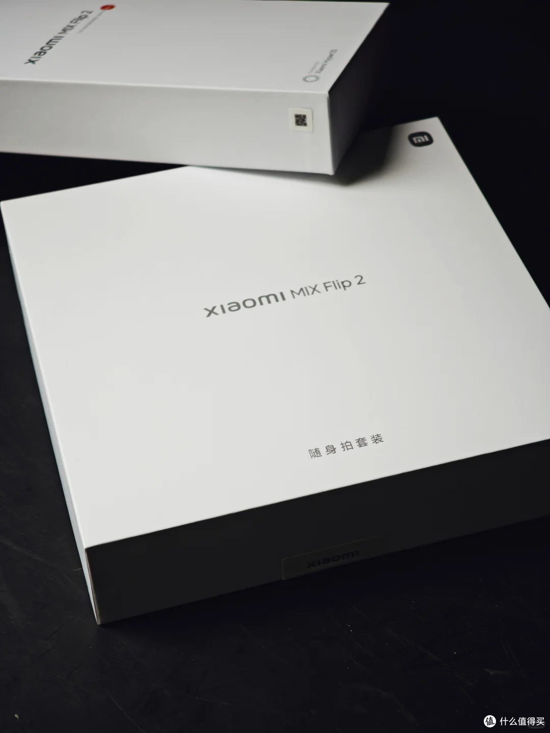 小米新起点:小米 MIX Flip 2 折叠屏手机,折叠新标杆