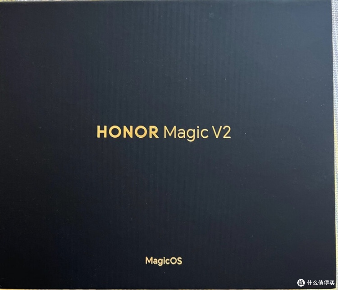 Magic V2：重新定义折叠屏日常