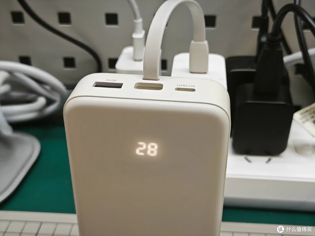 这款移动电源电量实在——绿联充电宝使用体验