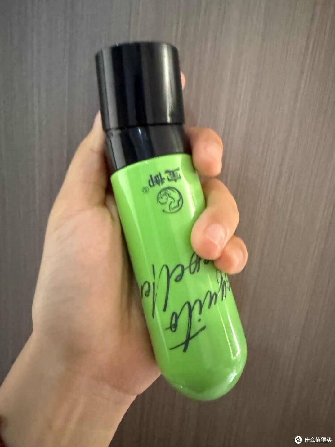 相宜本草驱蚊水:荧光瓶里的「草本驱蚊革命」
