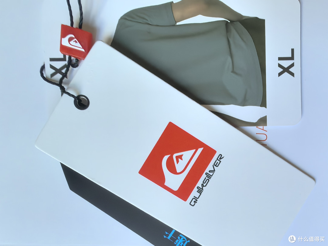 Quicksilver速干POLO衫:设计与实用并重