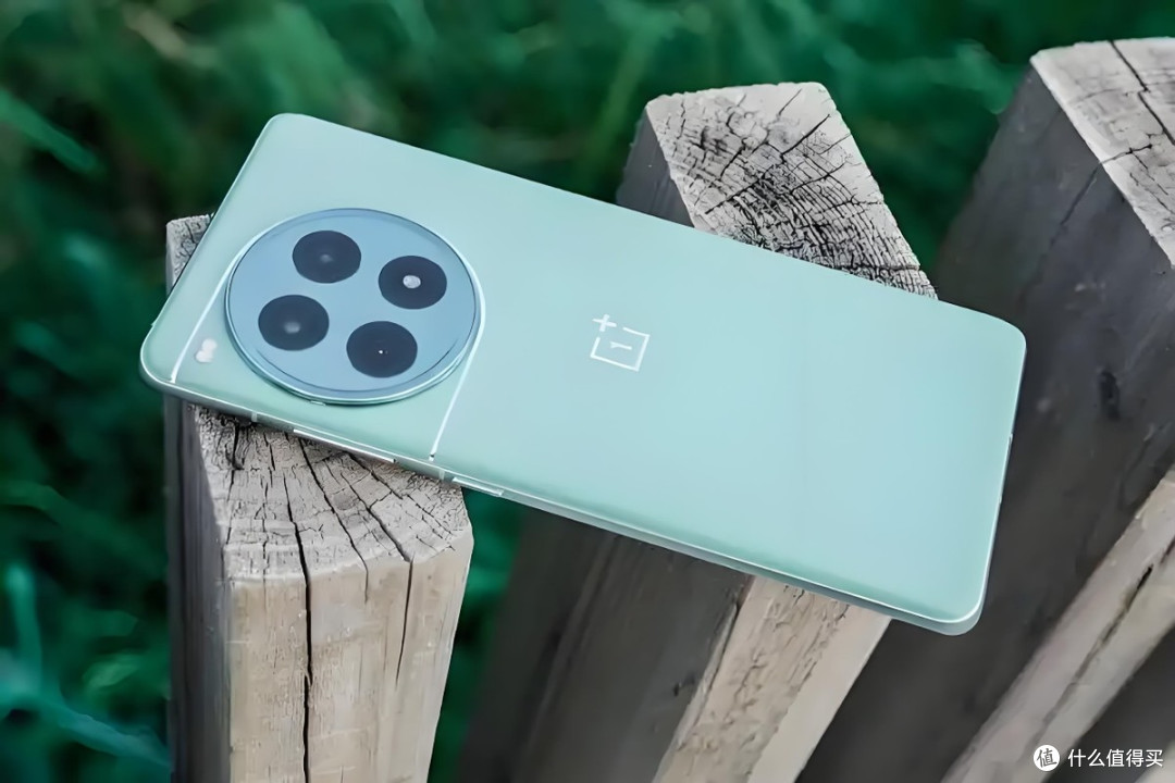 一加开启清仓模式，从4399元跌至2798元，24GB+1TB+天工散热