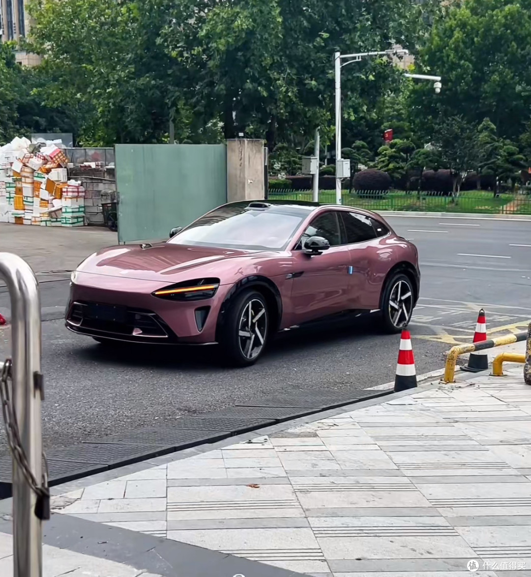 小米YU7:豪华高性能SUV的试驾体验