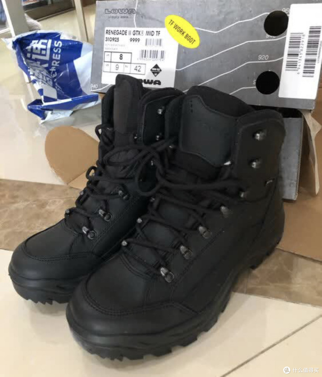 徒步鞋终极对决:三双神鞋谁能征服你的双脚?