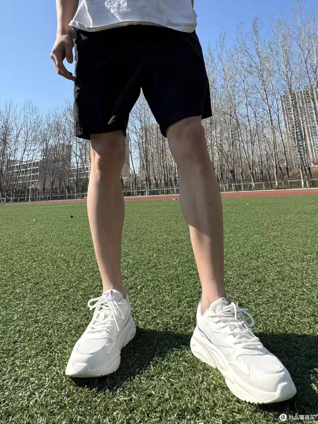 鸿星尔克狂澜3:简约设计与舒适兼备