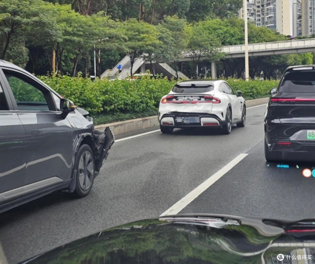 小米YU7“首撞”曝光后，为何网友这次不跟风吐槽了？