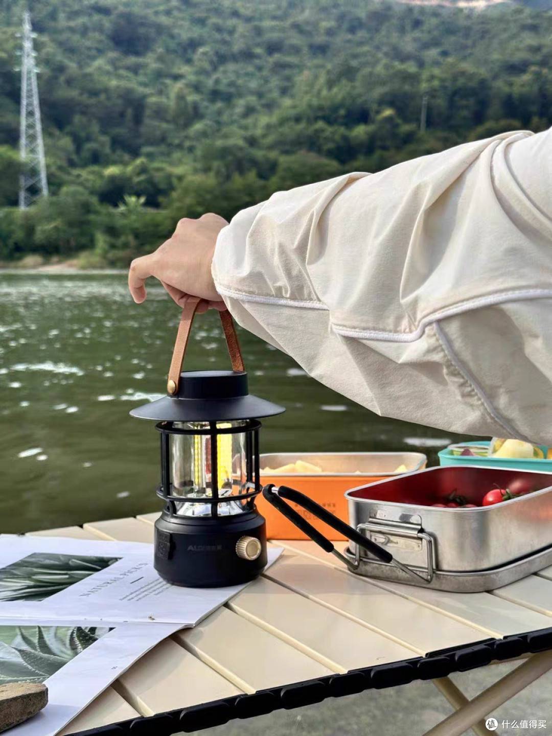 户外照明新选择：奥克斯露营灯测评