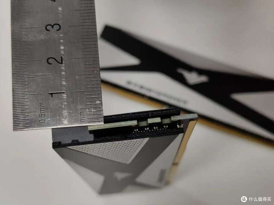 DDR4后时代的荣光,毁灭者-战舰PUY16GX2 4000 C18 CJR内存条实测