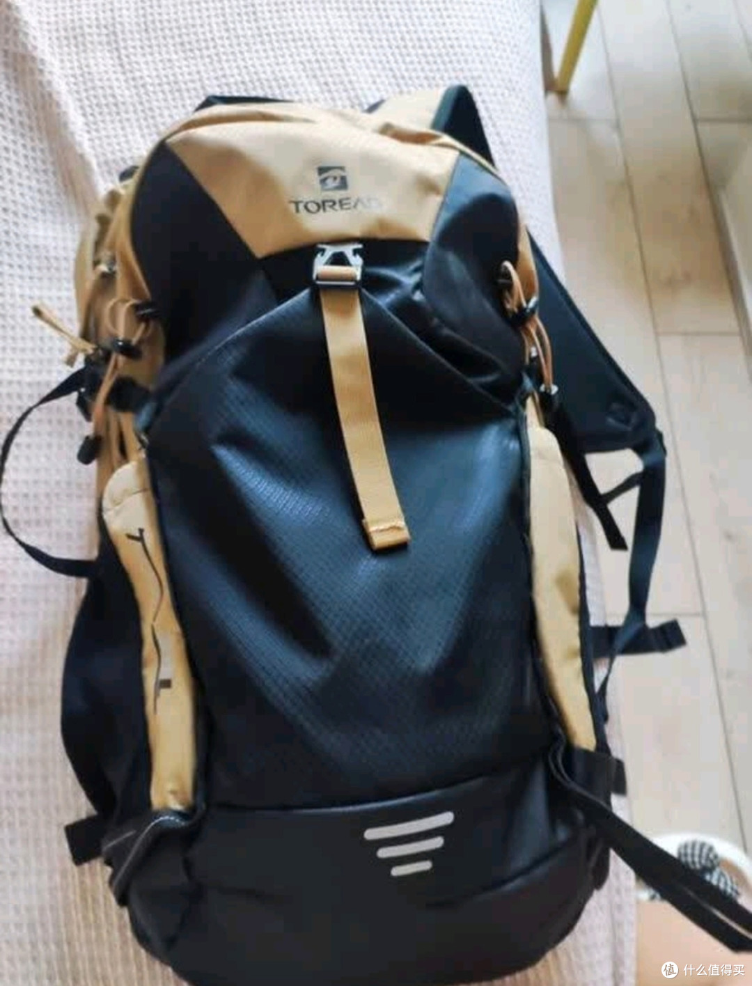 探路者【探境户外登山背包徒步露营专业30L双肩包大容量耐磨防水