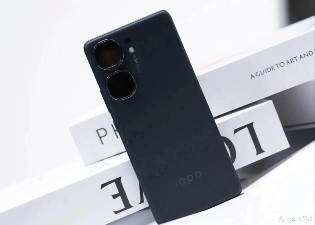 iQOO乱套了，5500mAh+骁龙8Gen3+120W，512GB比256GB售价更亲民