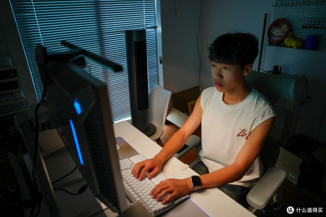 屏幕刺眼到睁不开?换上明基挂灯,熬夜加班也不累