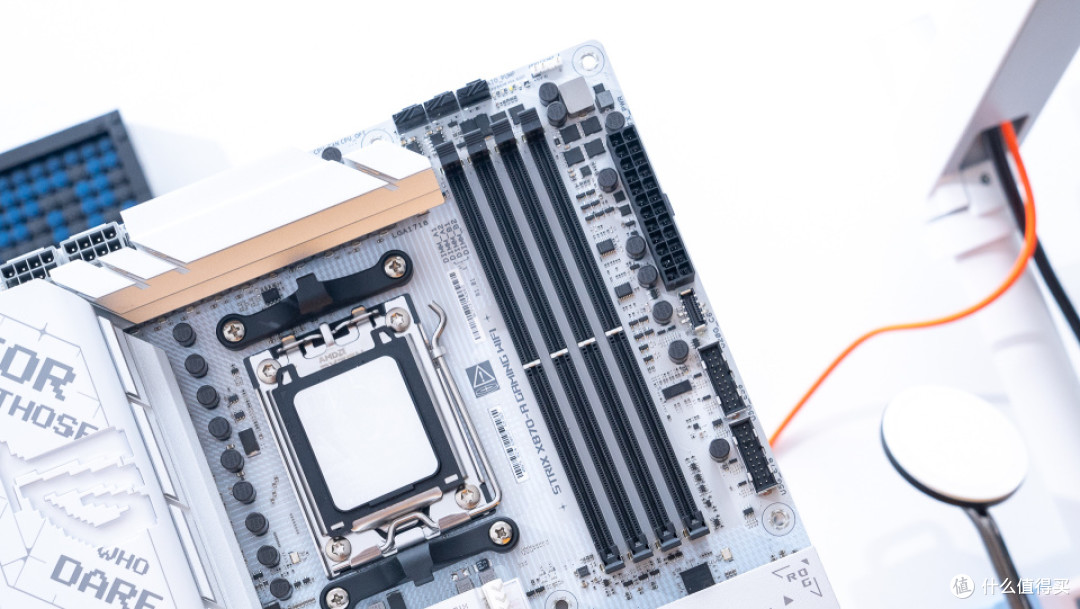 桌面C位：华硕X870吹雪+索泰5070Ti天启+骨伽 双擎OmnyX装机分享