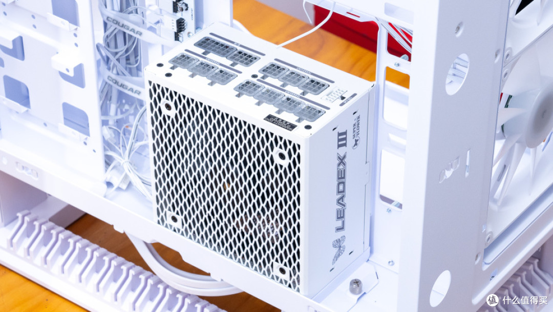 桌面C位：华硕X870吹雪+索泰5070Ti天启+骨伽 双擎OmnyX装机分享