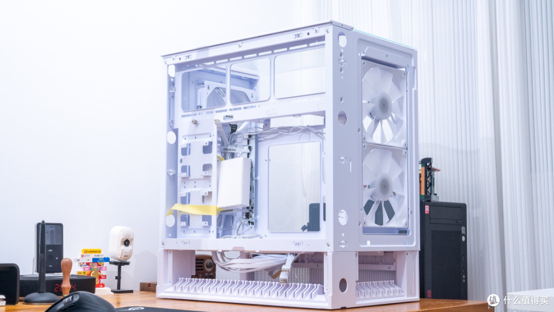 桌面C位：华硕X870吹雪+索泰5070Ti天启+骨伽 双擎OmnyX装机分享