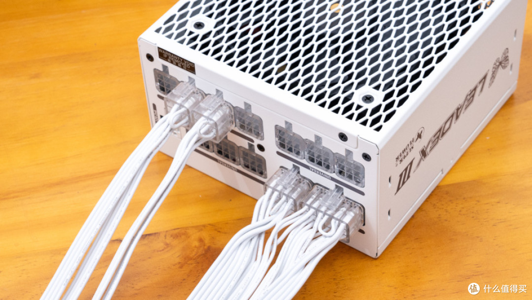 桌面C位：华硕X870吹雪+索泰5070Ti天启+骨伽 双擎OmnyX装机分享