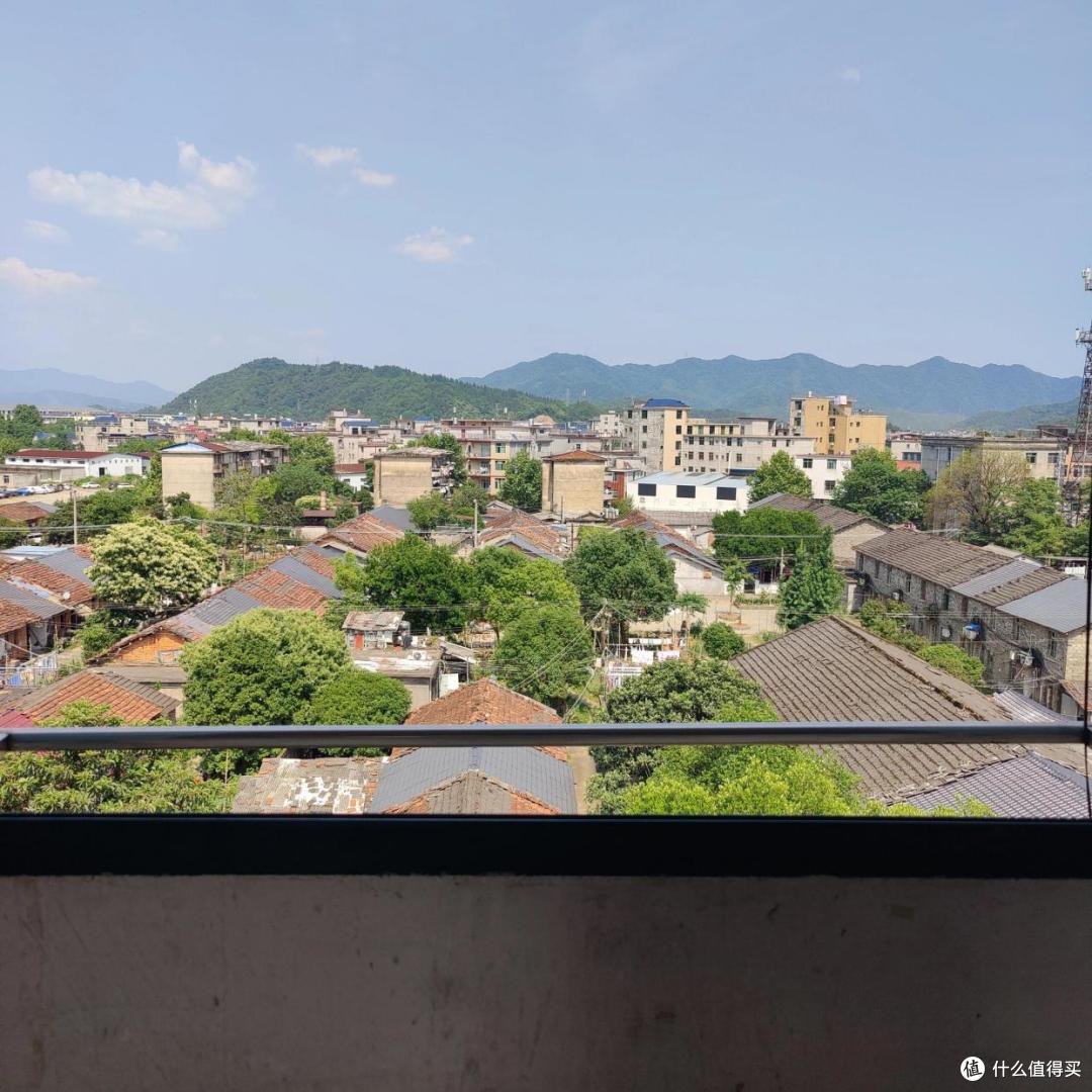 为何有钱人偷偷收购“老旧小区顶楼”?知情人说出实情,原来如此