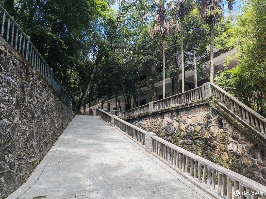 如诗如画的山水画卷:湖南韶山滴水洞