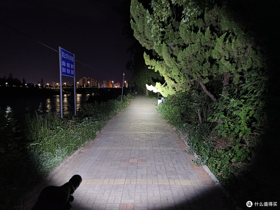 主侧灯三光源,满足多元化需求!Fenix菲尼克斯LD35R多用途手电评