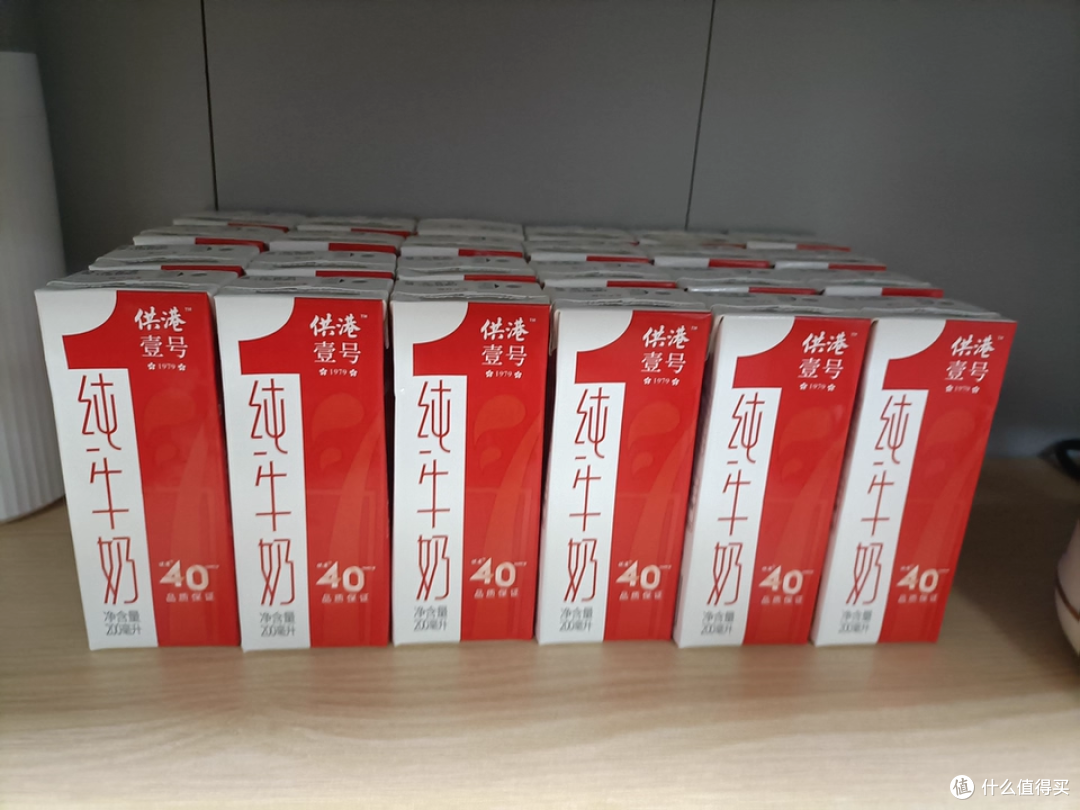 供港壹号全脂纯牛奶:24 盒的浓醇,藏在红色礼盒里的心意