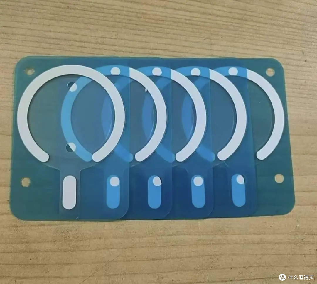 iPhone 17 Pro 新 MagSafe 设计曝光:圆形底部带开口