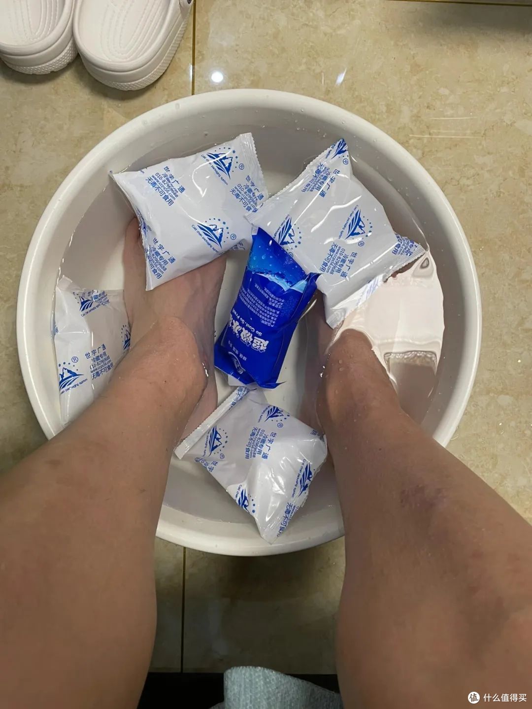 被年轻人的夏日“降温大法”惊到了！换个思路后，我一点都不热