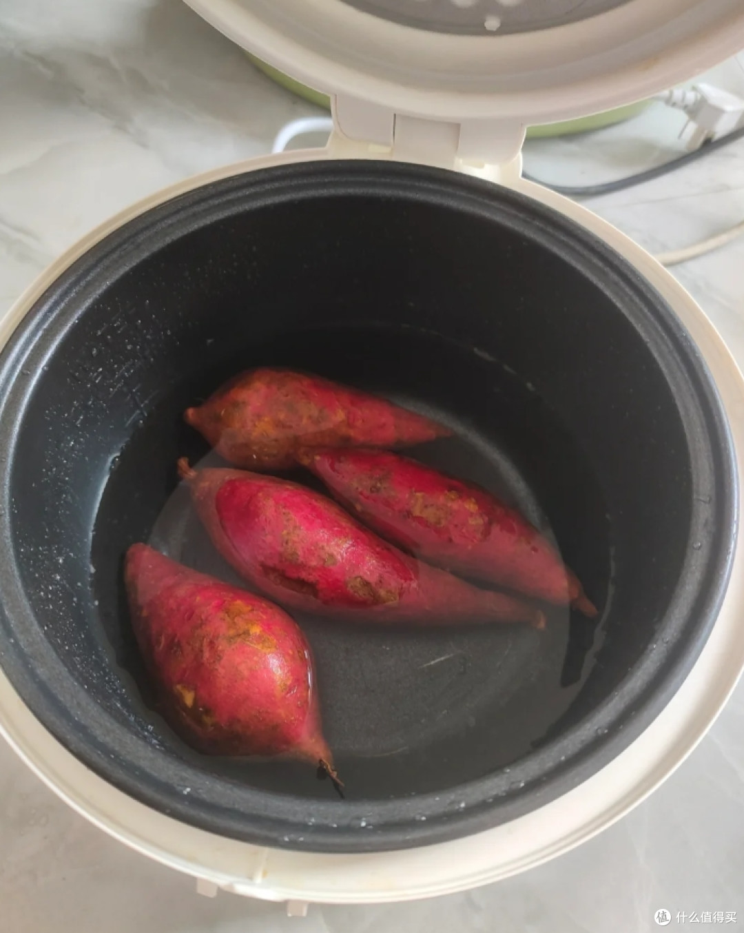 被网友的“电饭煲用法”折服了，以为只能蒸米饭，想不到用途真广