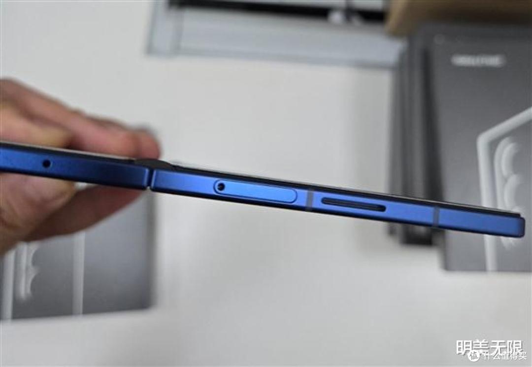 三星Galaxy Z Fold7真机首曝:旗下首款超薄折叠屏!