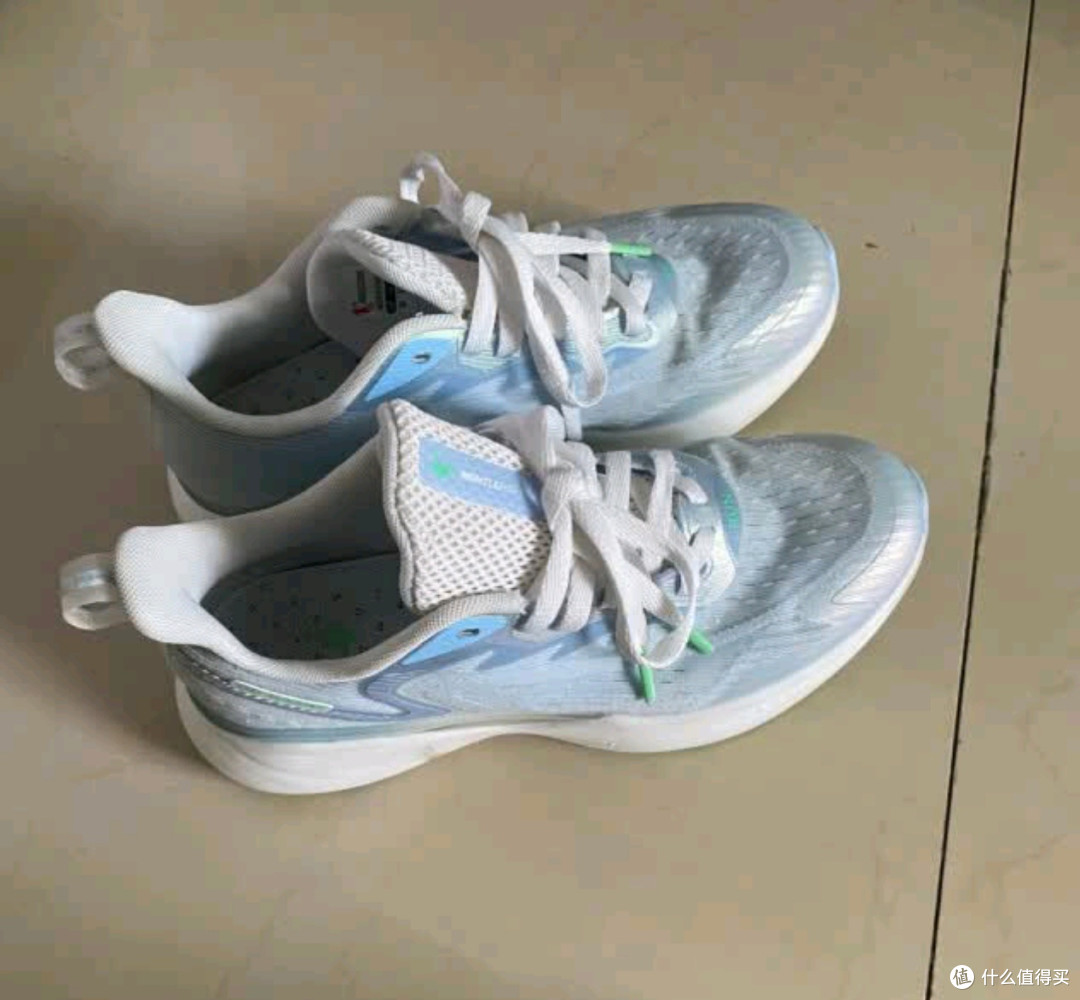 乔丹飞影Team运动鞋:夏日运动的不二之选