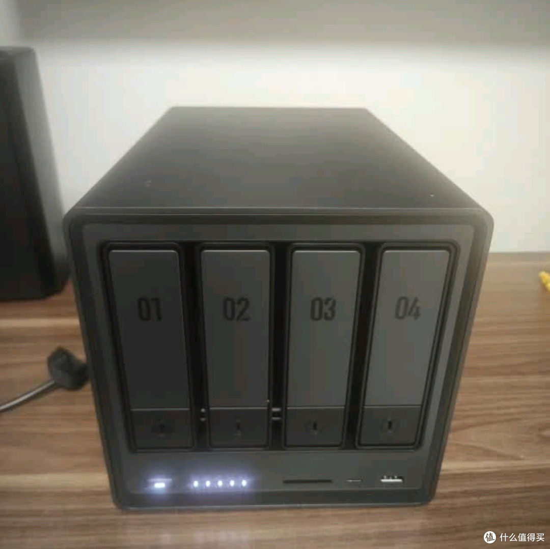 绿联DXP4800 四盘位NAS网络存储个人云硬盘AI家庭服务器深度测评
