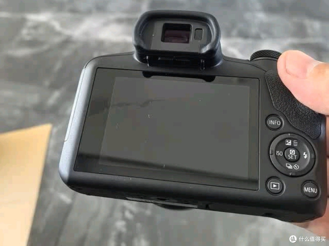 佳能R100微单相机：入门级旅行Vlog神器，小巧便携的4K拍摄伴侣