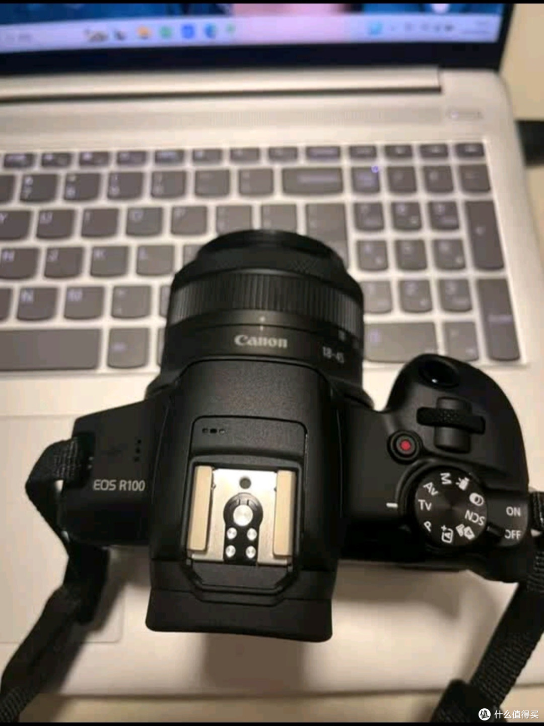 佳能R100微单相机：入门级旅行Vlog神器，小巧便携的4K拍摄伴侣
