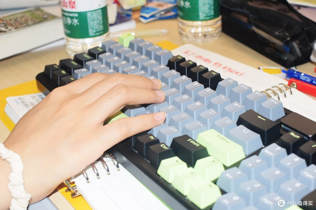全面提升工作和娱乐体验 雷柏客制化键盘V700DIY-98