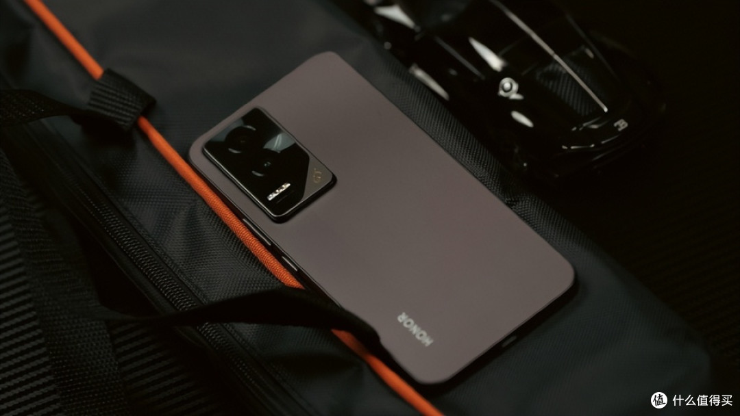 荣耀放弃高利润,骁龙8Gen3+5300mAh,16GB+512GB跌至2285元