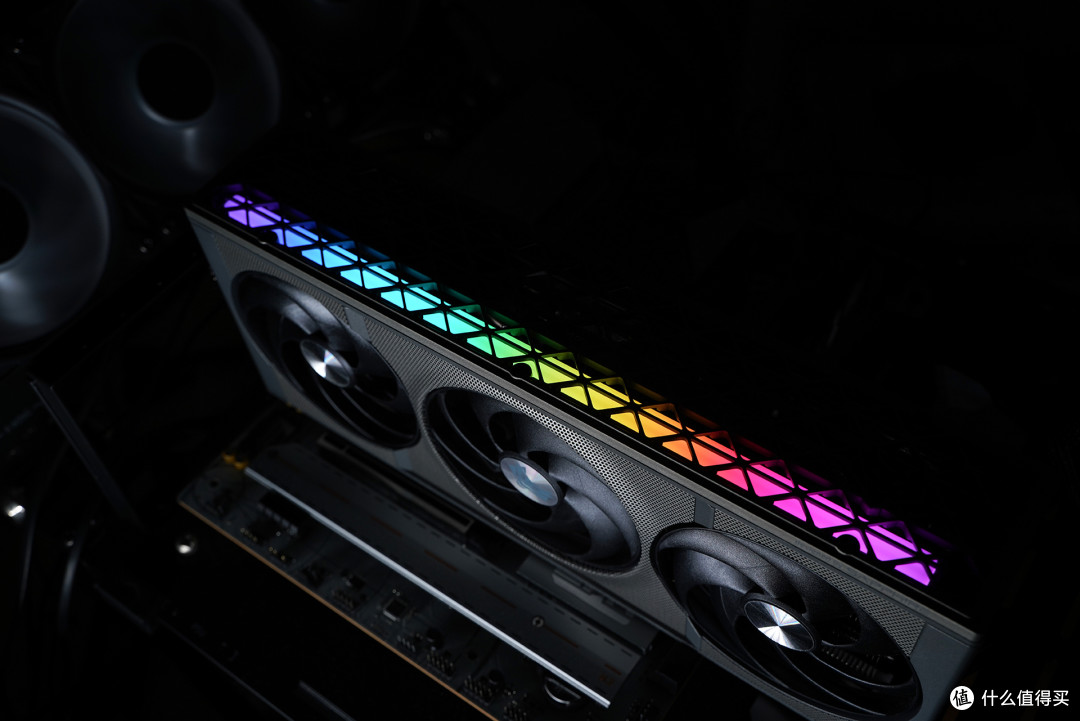 R5 9600X和R7 9800X3D游戏性能差距大吗?A卡篇