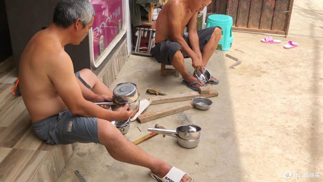 云南人抓知了的奇特方法,自制工具太高效了,20多分钟抓一大袋子