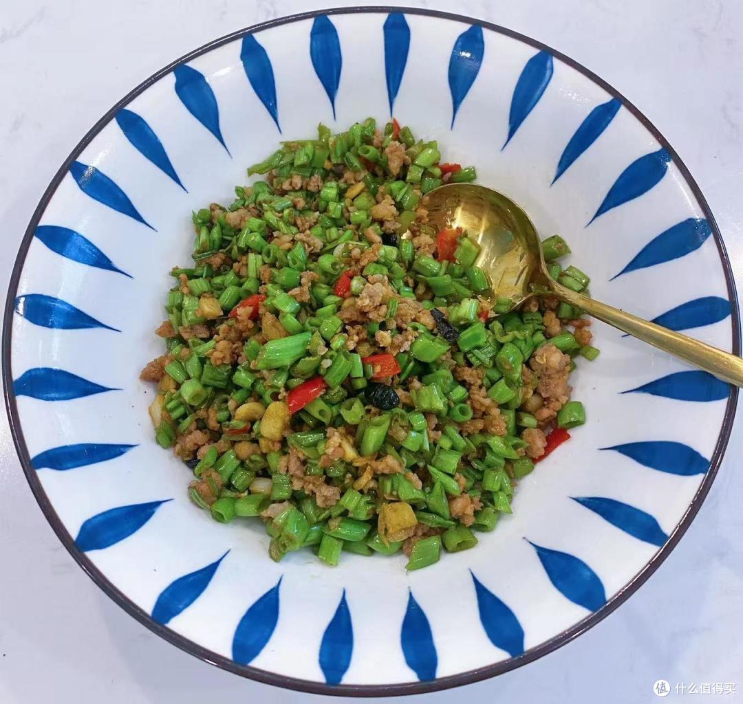 我妈真牛!用塑料瓶“水培空心菜”,种1次吃6个月,赚大发了~