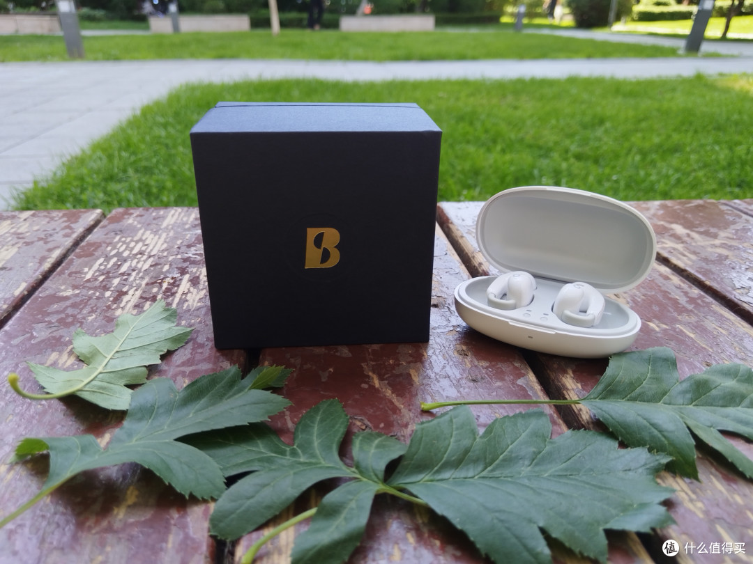 把时尚戴在耳边，双飞燕百耳颂B7开放式新潮耳机，颜值与性能兼备