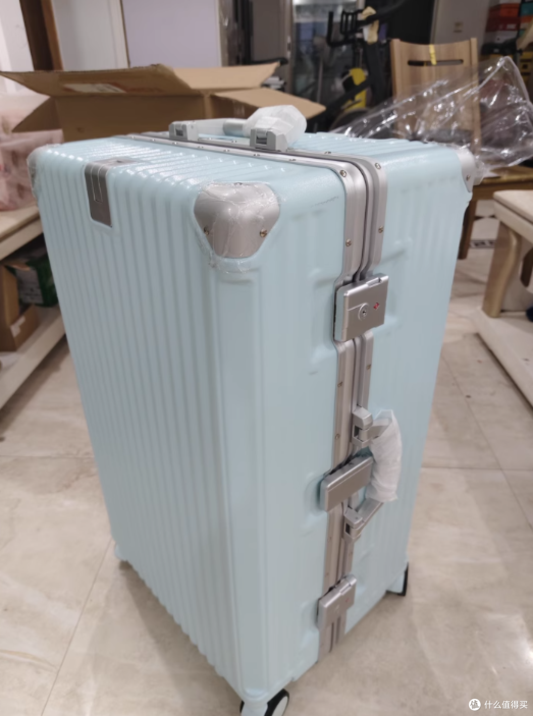 锐承旗舰店行李箱:大容量结实耐用的旅行伙伴