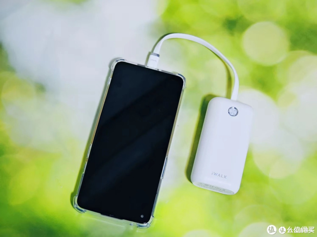 3C 认证护体!iWALK 充电宝陪你高铁飞机放心充