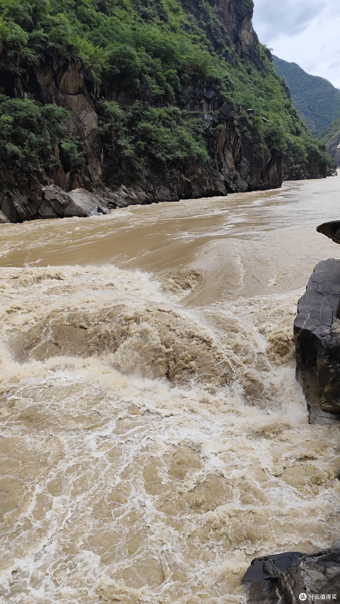 虎跳峡旅游攻略:探索峡谷深处