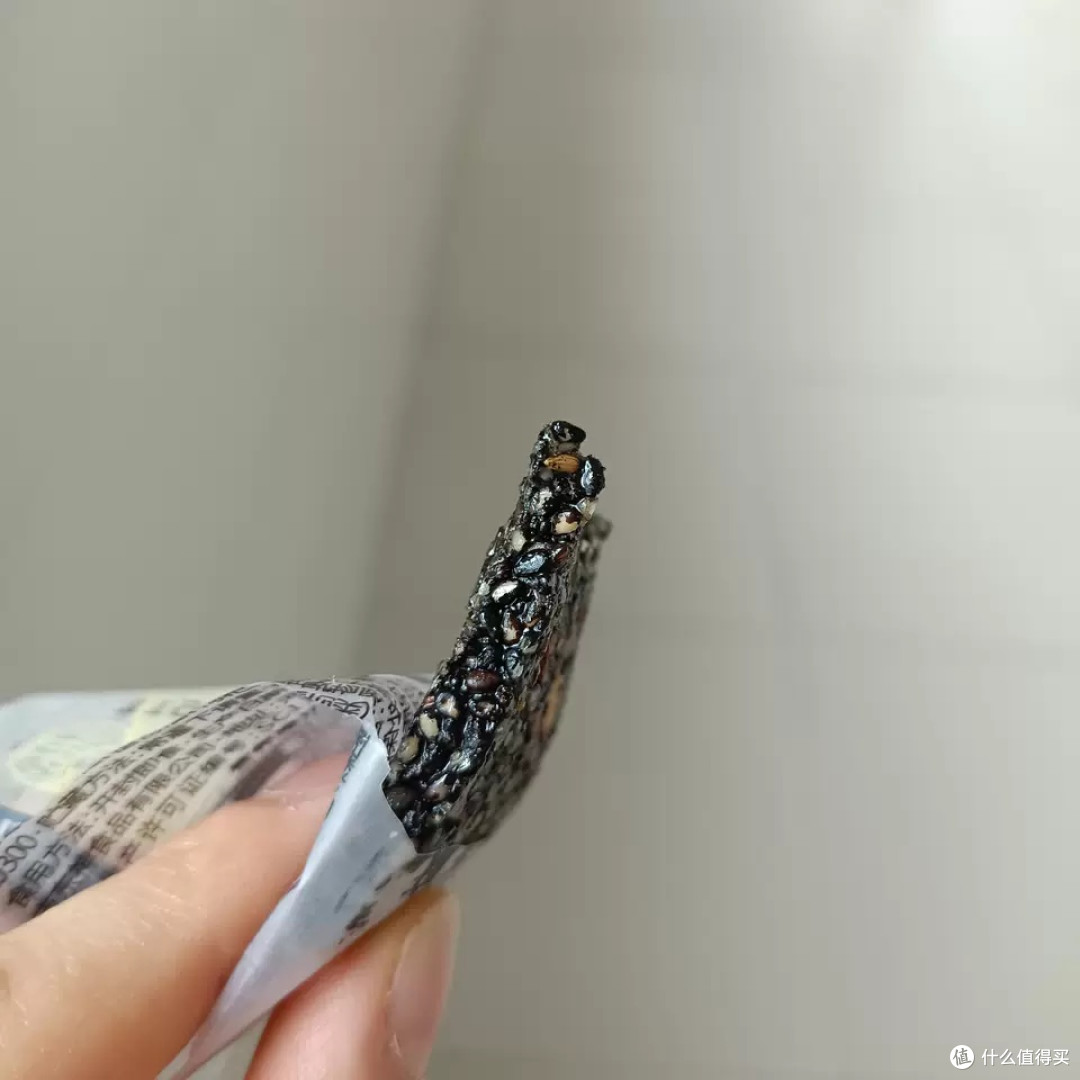 三只松鼠黑芝麻核桃软糕:健康美味的零食新体验