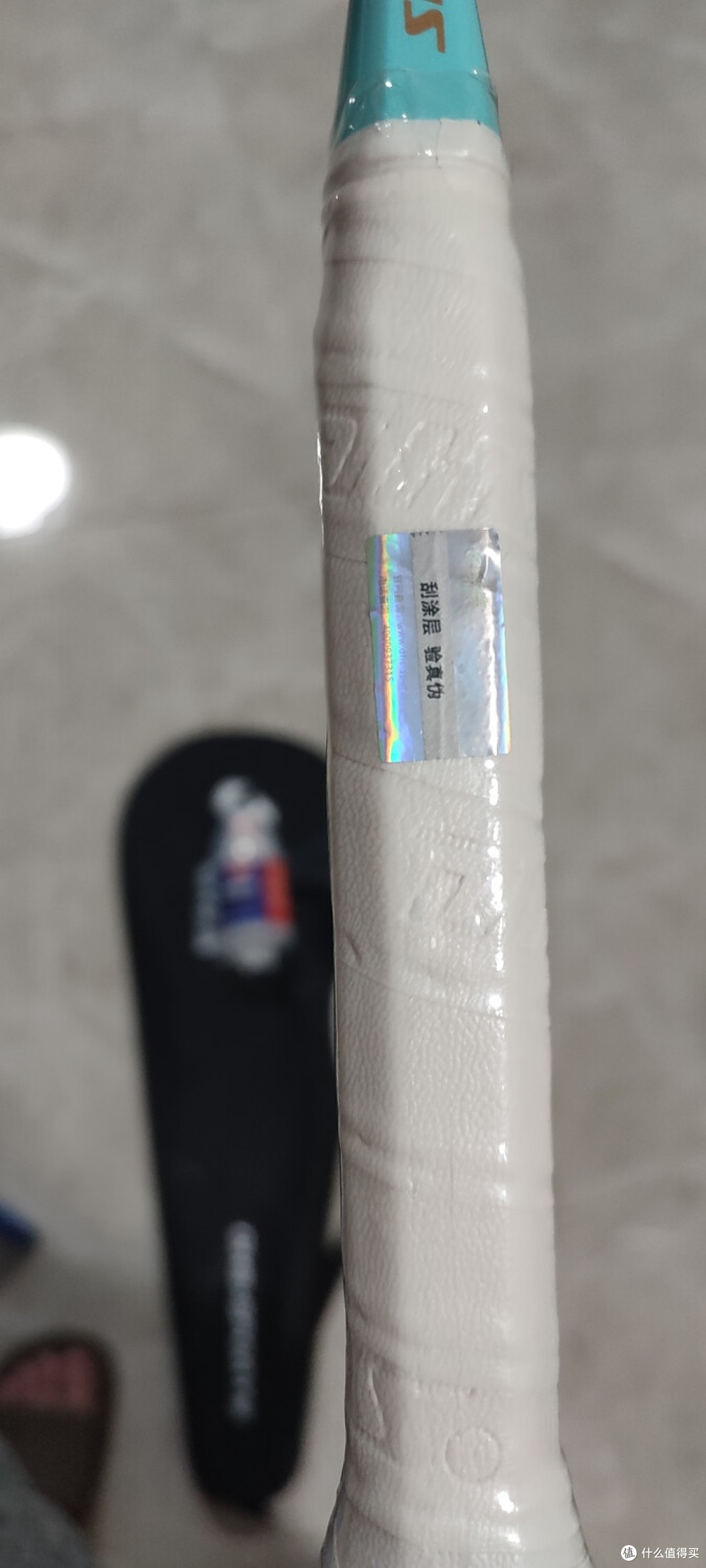 红双喜羽毛球套装:入门运动的理想选择