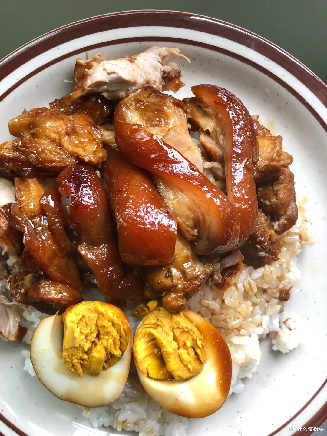 肥而不腻，卤香四溢！猪脚饭的市井美味传奇
