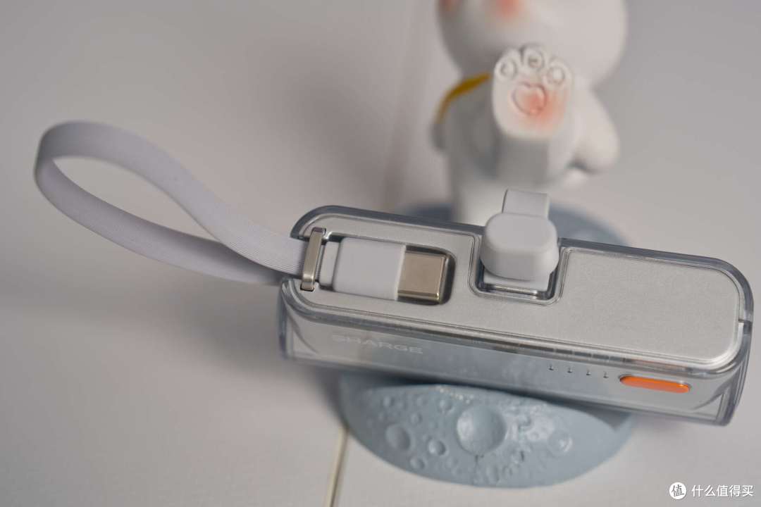出游好伴侣,闪极随行Mini2充电宝+点阵屏充电器