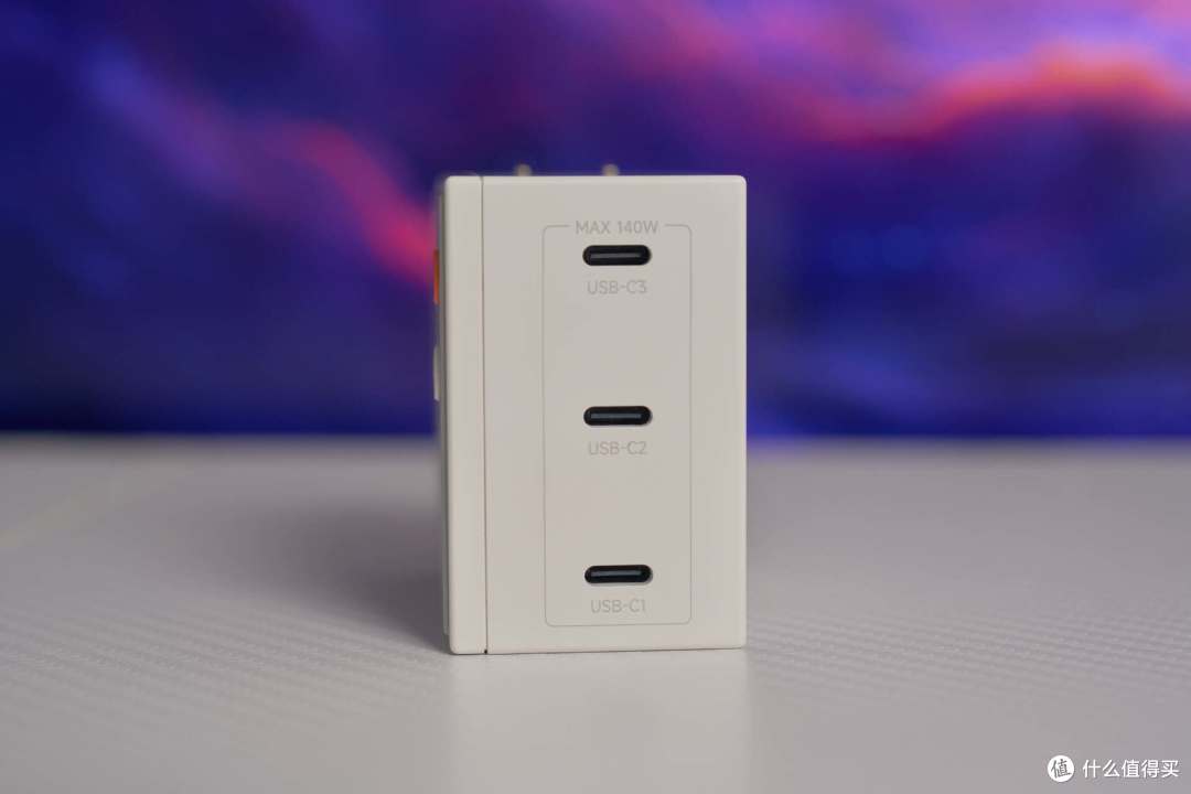 出游好伴侣,闪极随行Mini2充电宝+点阵屏充电器