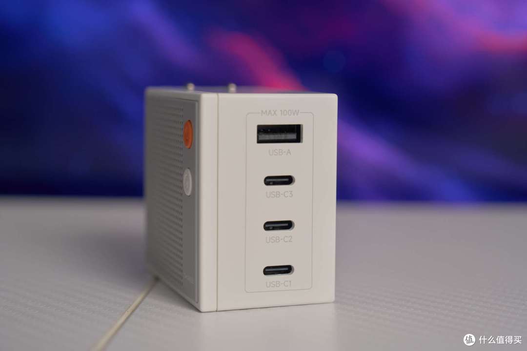 出游好伴侣,闪极随行Mini2充电宝+点阵屏充电器