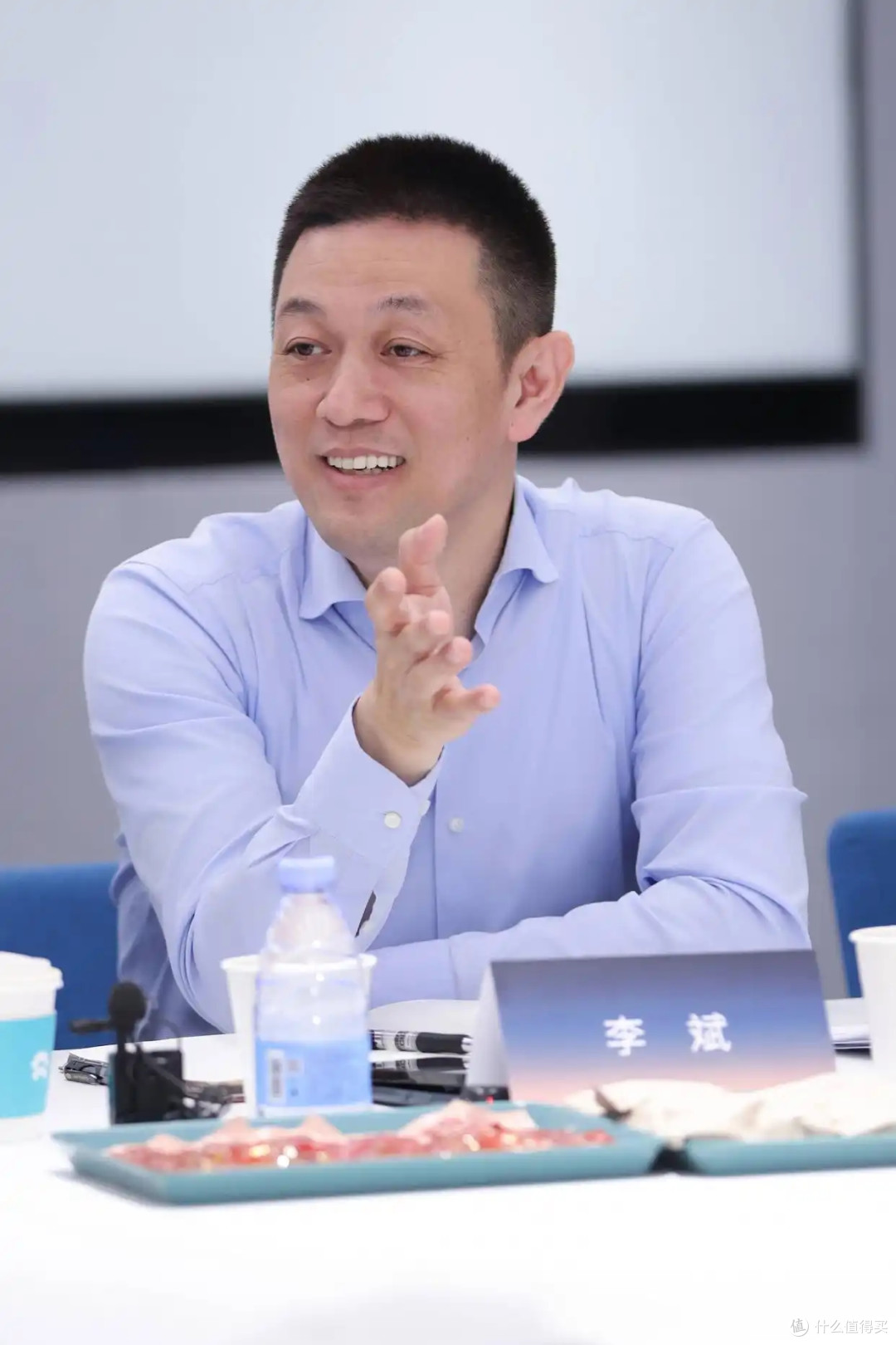 李斌炮轰“电池越大越好”:马路都快被压塌了,你还觉得香吗?