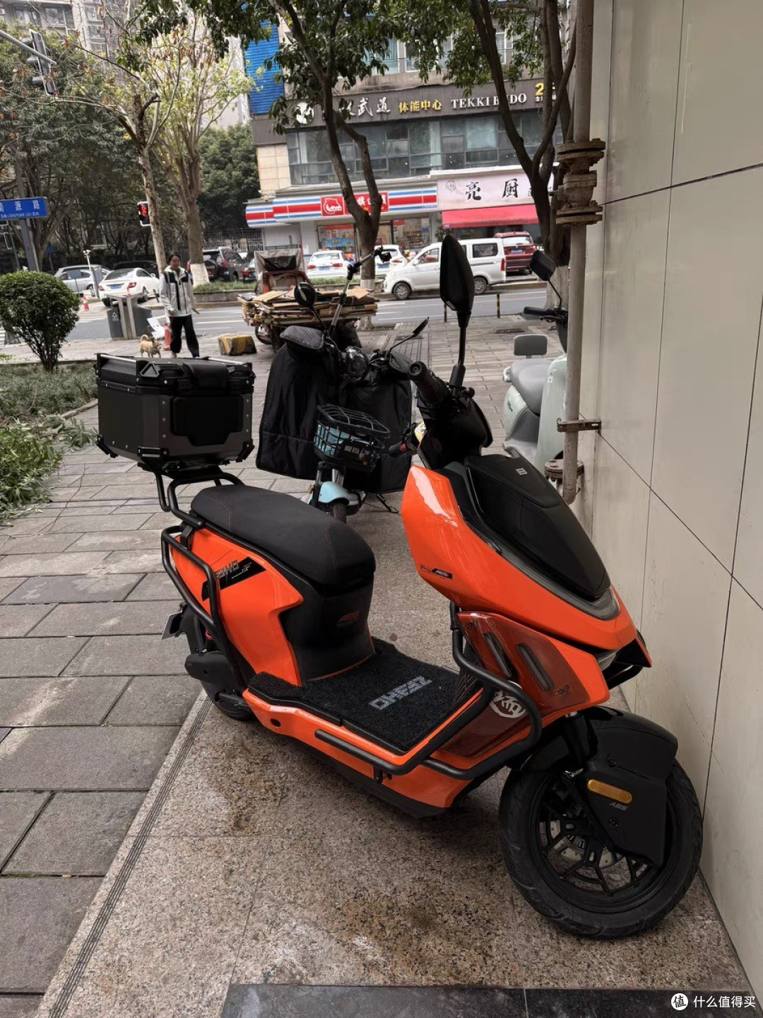 ZEEHO极核AE5i Pro:科技感十足的电动自行车